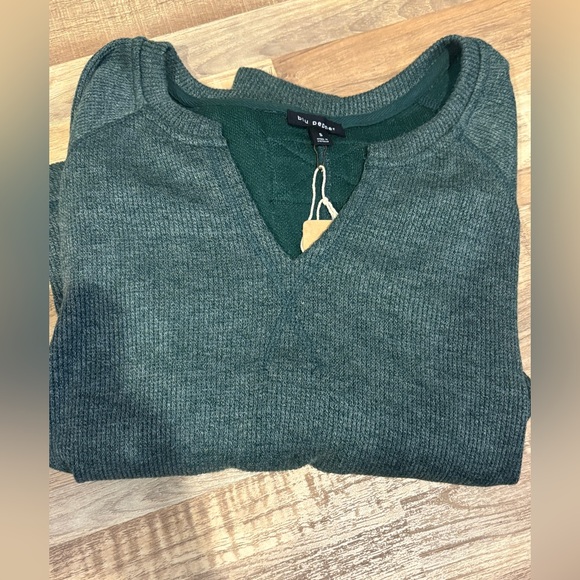 NWT Blu Pepper Split Neck Raglan Top - Picture 12 of 16